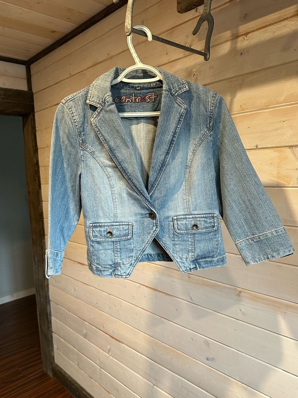 Contrast | Y2K Light Wash Cropped Denim Blazer